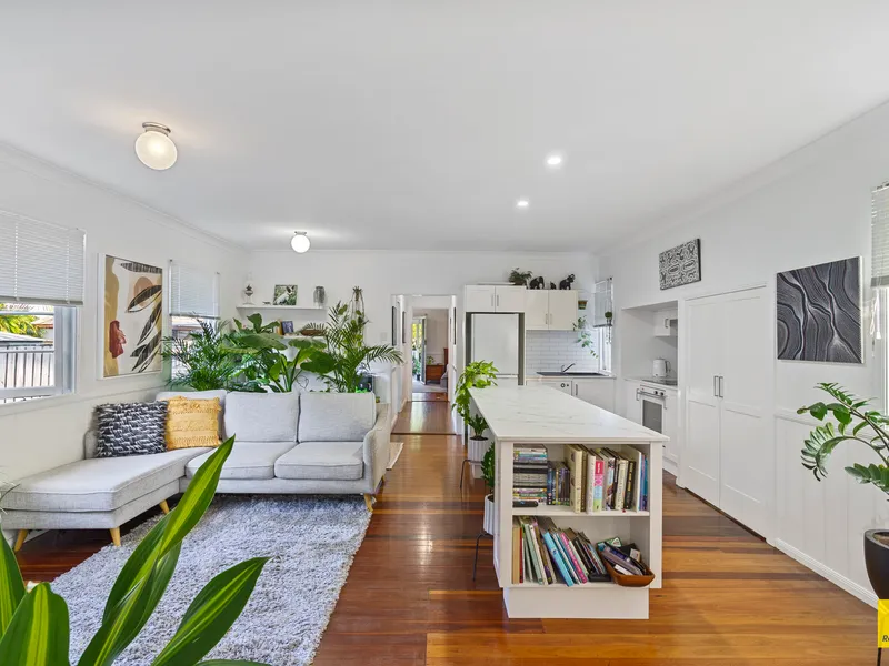 CHARMING COASTAL COTTAGE IN WYNNUM