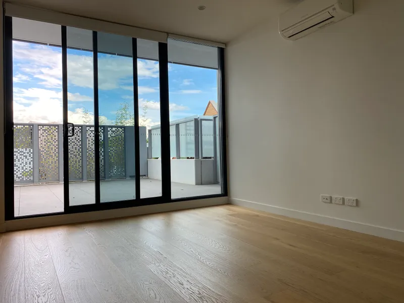 Stylish 1 Bedroom Apartment with a Study