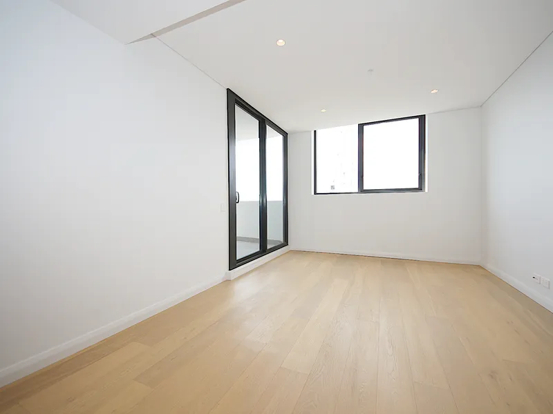 Brand New Spacious One Bedder with Excellent View