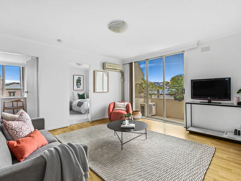 Easy, North-facing South Yarra Living