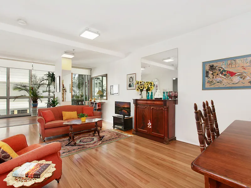 Enormous 1 Bedroom 86 sqm Apartment