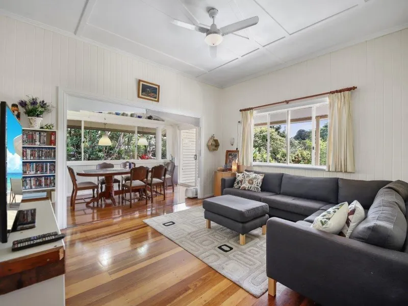 Stunning 4 Bedroom Low Set Queenslander