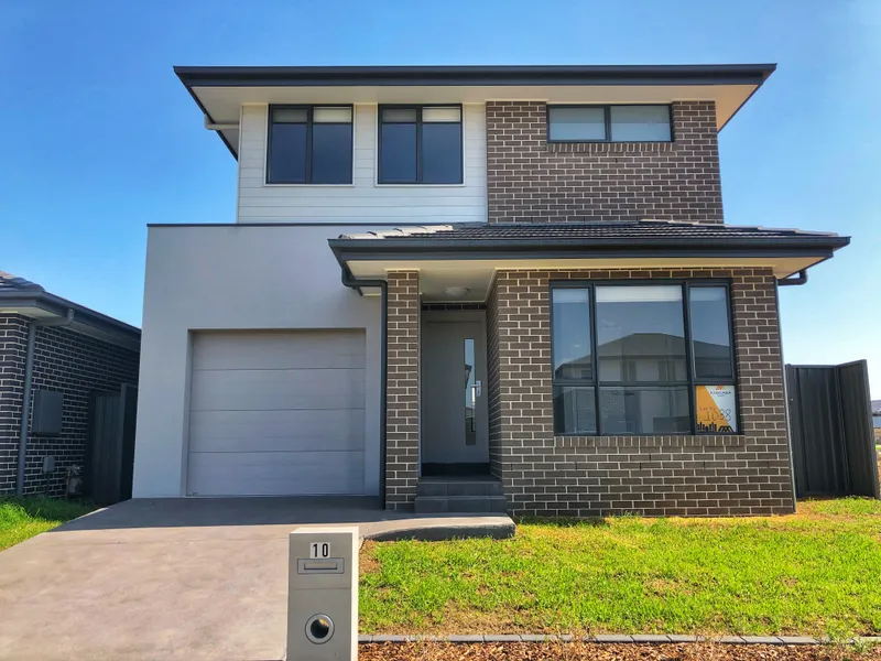 NEW 4-5 BEDROOM HOME IN AUSTRAL!