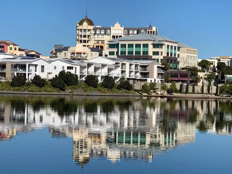 This villa is located within the prestigious grounds of Emerald Lakes