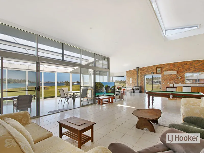 MILLION DOLLAR WATER VIEWS!