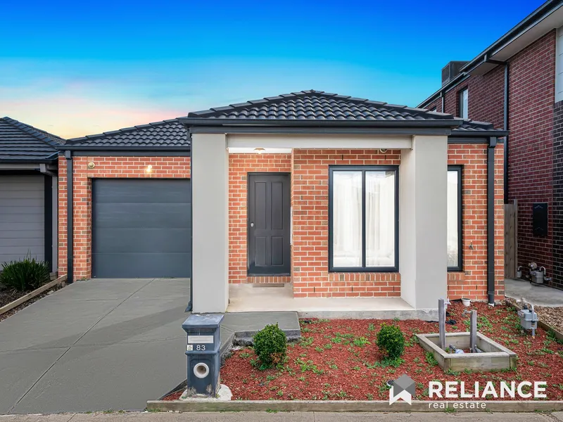 Modern 3-Bed Home: Stylish, Convenient, and Serene!