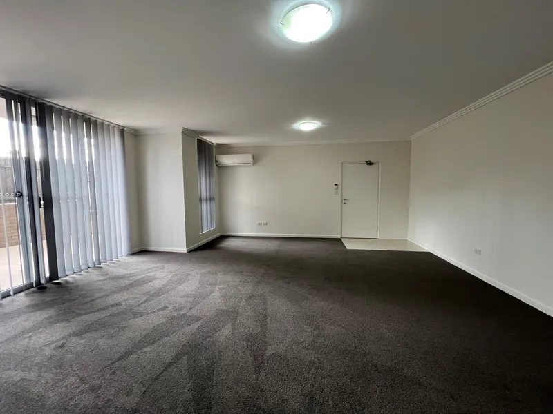 Immaculate, 2 bedroom unit with plenty of space!