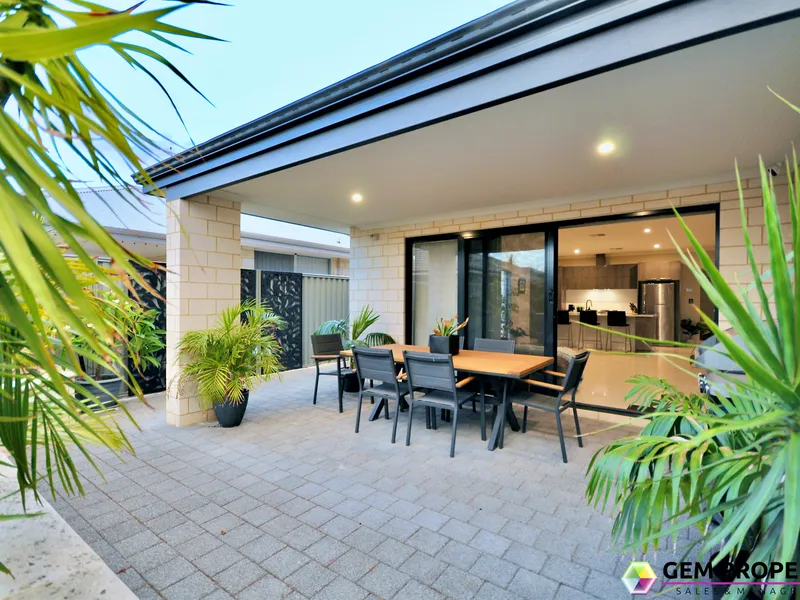 Gorgeous home on Golden Way!