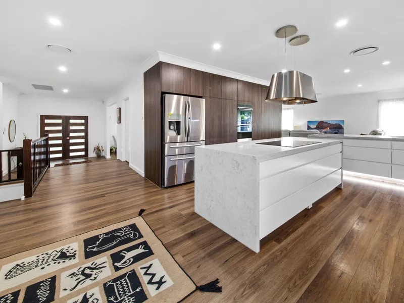 Contemporary & Expansive 