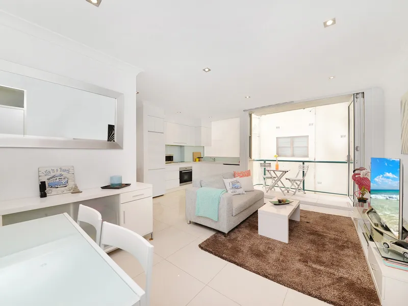 Pristine Entertainer Footsteps to Iconic Bondi Beach 