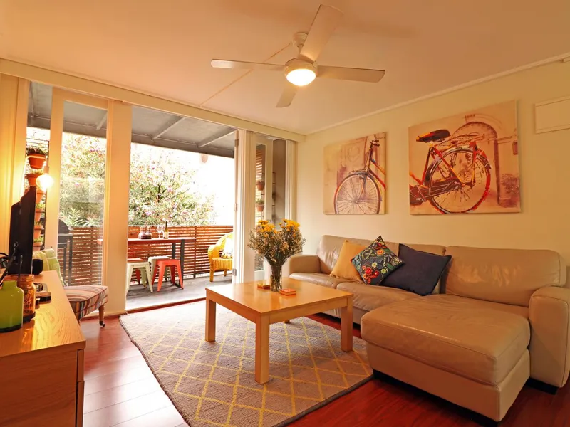 A pet-friendly apartment with car space, and free WiFi. Close to restaurants