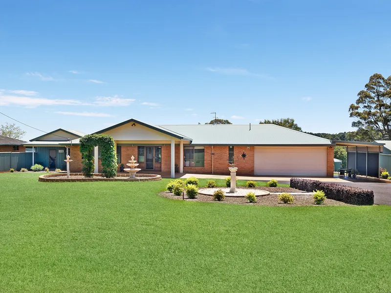 Modern three bedroom home with shed and office space