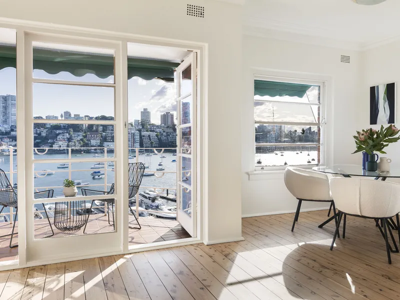 Top-floor position in waterfront Art Deco building