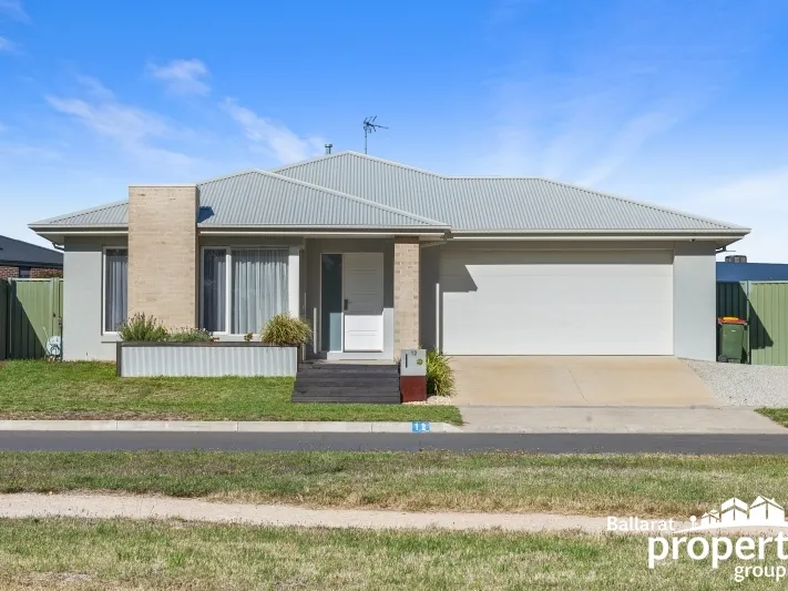 LARGE FAMILY HOME, BEAUTIFULLY PRESENTED
