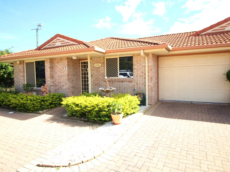 Well Presented Villa in 'Island Court Villas' Complex