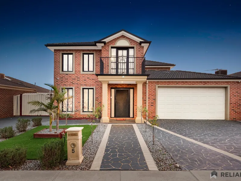 East facing / 40 sqs of luxury Double Storey living / Drive through & Drive way side access!!!