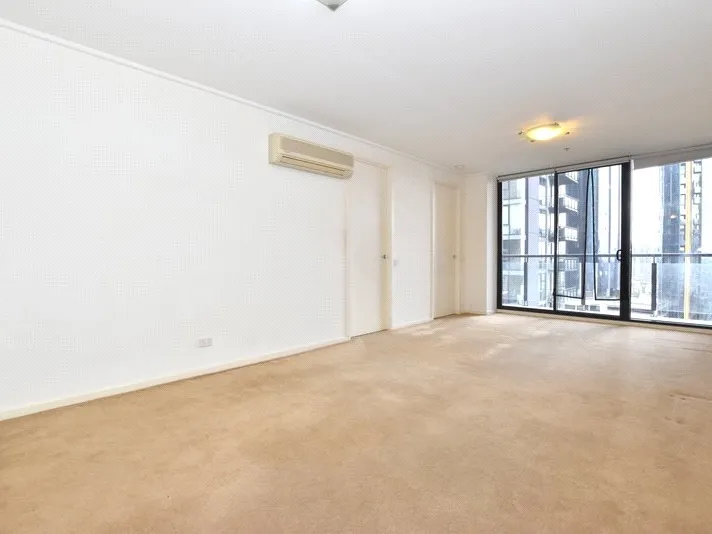 Freshly Painted One Bedroom Apartment in Southbank!