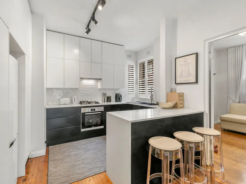 Ground Floor Apartment in Boutique Art Deco Block