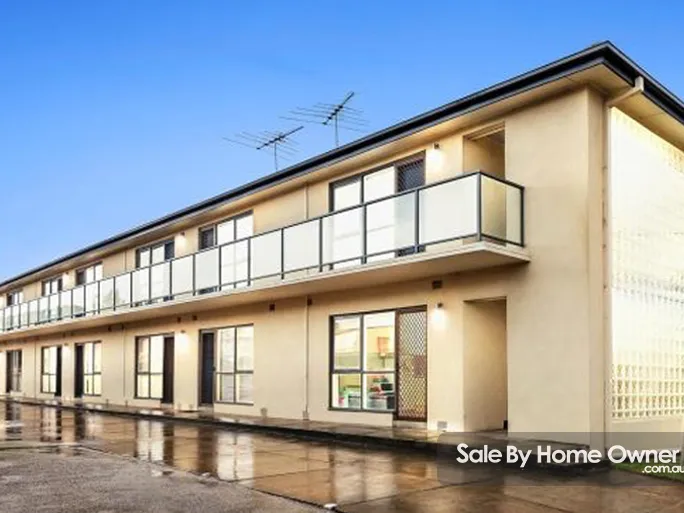 1 bedroom ground floor apartment  in an unbeatable location for lifestyle  or  investment-courtyard and 2 car spots