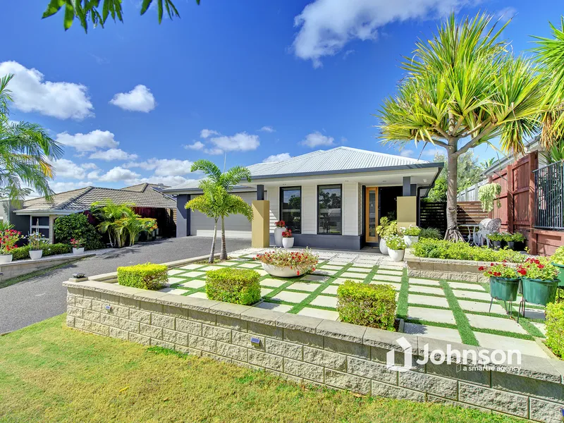 LUXURY LIVING IN DEEBING HEIGHTS