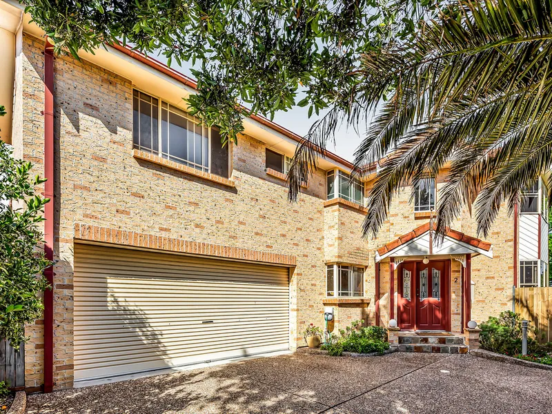 AWESOME LOCATION WITH NO STRATA FEES