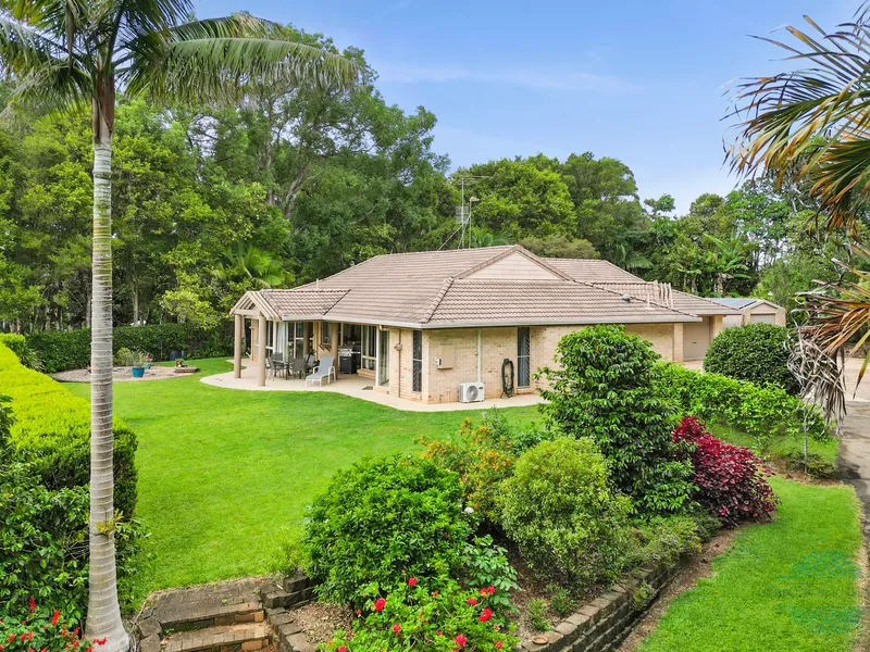 Privacy and Peaceful Surrounds on Iconic Western Avenue!