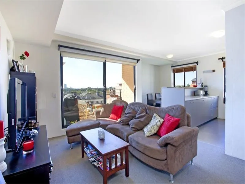 Sun Drenched One Bedroom, Apartment&nbsp; - Moore Park Gardens