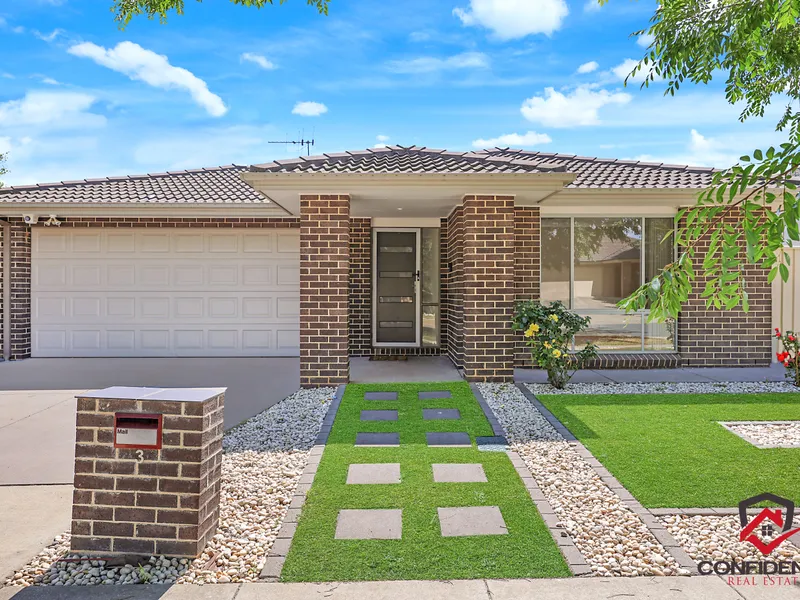 Immaculate home perfectly positioned in the much-desired suburb of Franklin.
