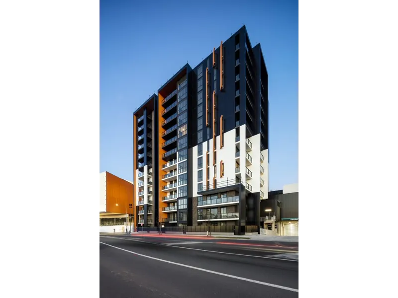 FULLY FURNISHED 1 BEDROOM UNIT IN THE HEART OF ED SQUARE!
