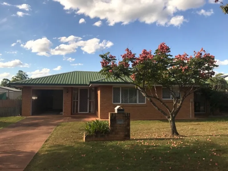 SPACIOUS 3 BEDROOM HOUSE IN CROWS NEST