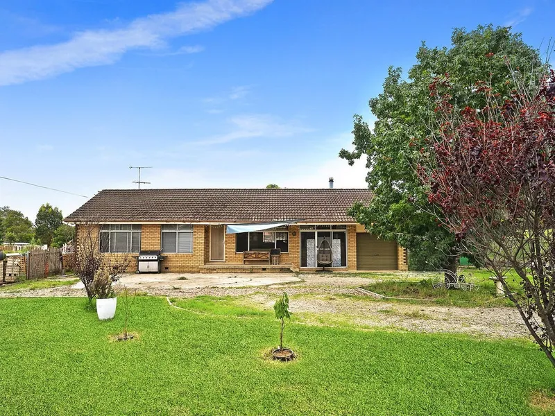 Family Home on Acres