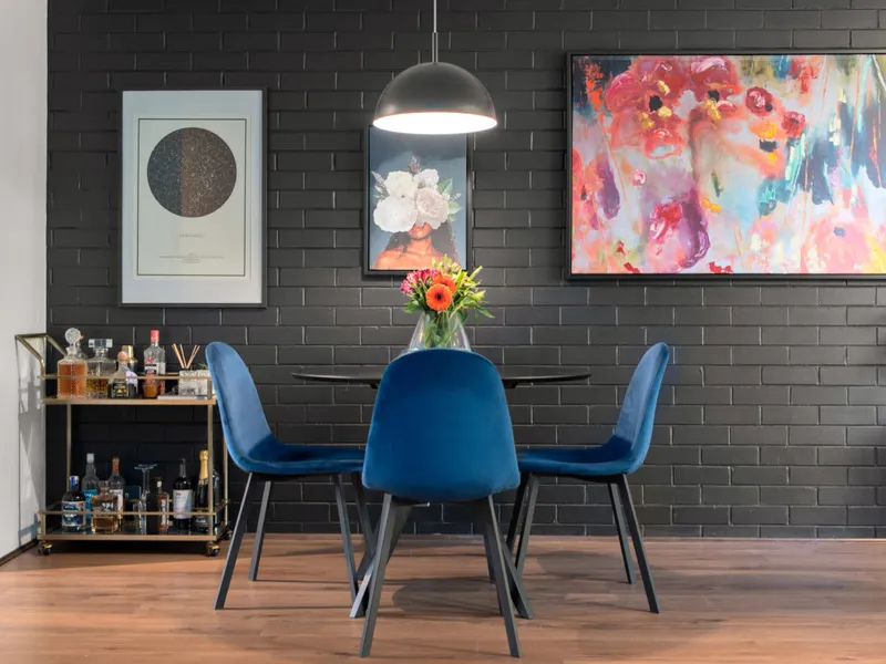 EASY LIFESTYLE IN THE HEART OF SHERWOOD - BEAUTIFULLY RENOVATED