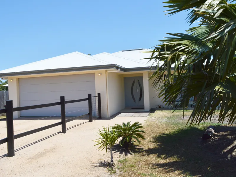 Country Style Living on Huge Cul-de-Sac Block