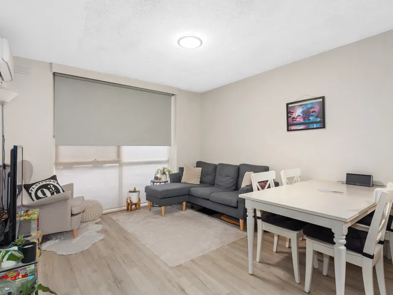 Ground Floor 2 Bedroom Apartment!