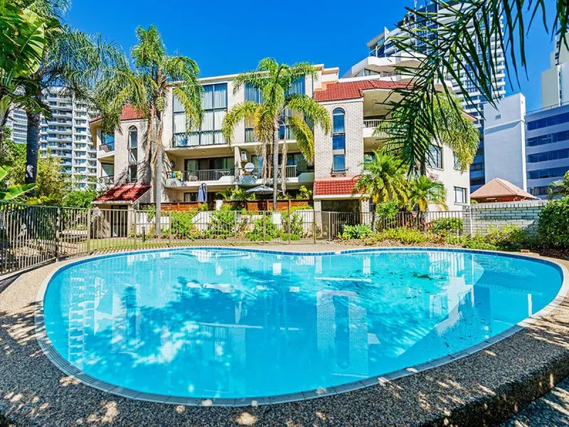 3 BEDROOM PENTHOUSE IN THE HEART OF BROADBEACH