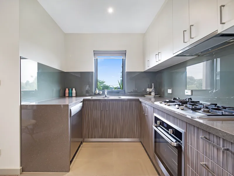 STREAMLINED STYLE IN CENTRAL GLEN WAVERLEY