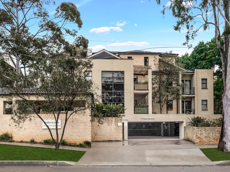 Penthouse Style Living in Ultra Convenient Location!