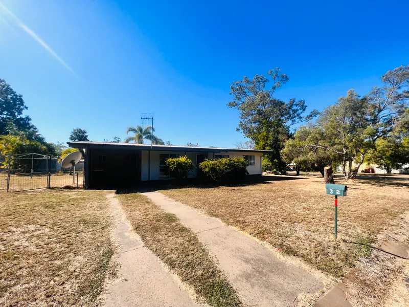 IDEAL INVESTMENT OR FIRST HOME - NICLEY RENOVATED 3 BEDROOM HOME WITH GREAT RENTAL RETURNS!
