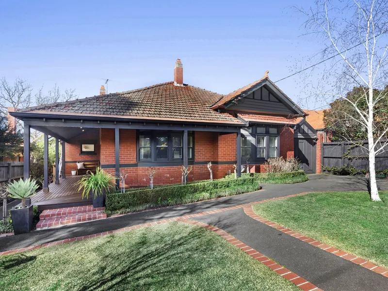 Exceptional Family Residence Near Elite Schools & Transport