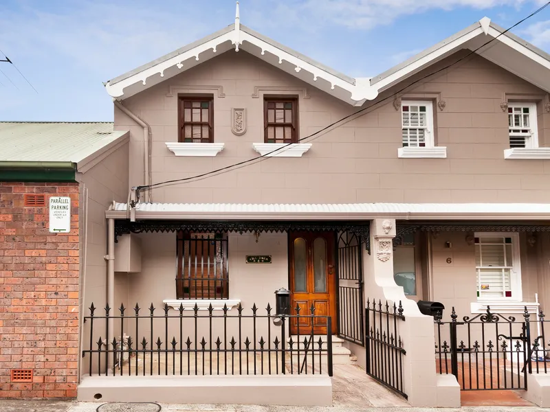 City Skyline Views in Heart of Balmain 