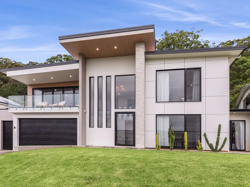 Prestige Family Home with Mountain Views