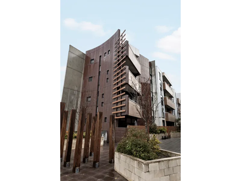 Sun Soaked & Top Floor Living