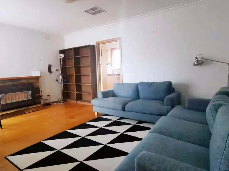 SPACIOUS HOUSE WITH HOME APPLIANCES AND FURNITURE IN BLACKBURN NORTH