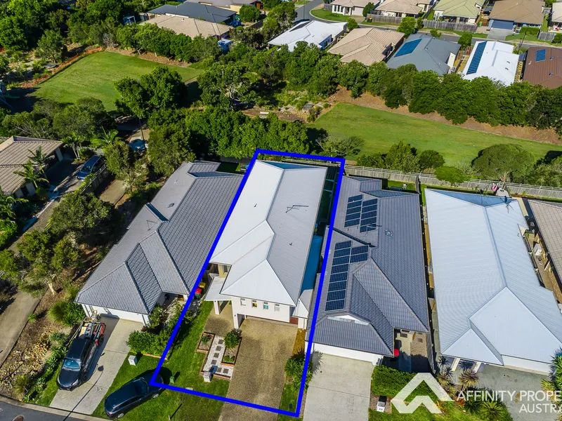 Brilliant family living overlooking the park