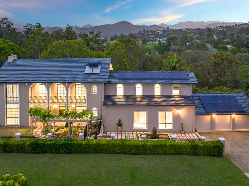 Hinterland Haven - Pool and Garden Maintenance Included!