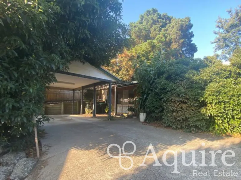 CENTRAL 2 BEDROOM HOME ! WALK TO SHOPS!