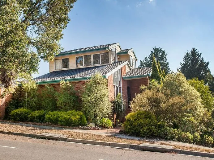 Immaculate Home With Fabulous Outdoor Entertaining Area!