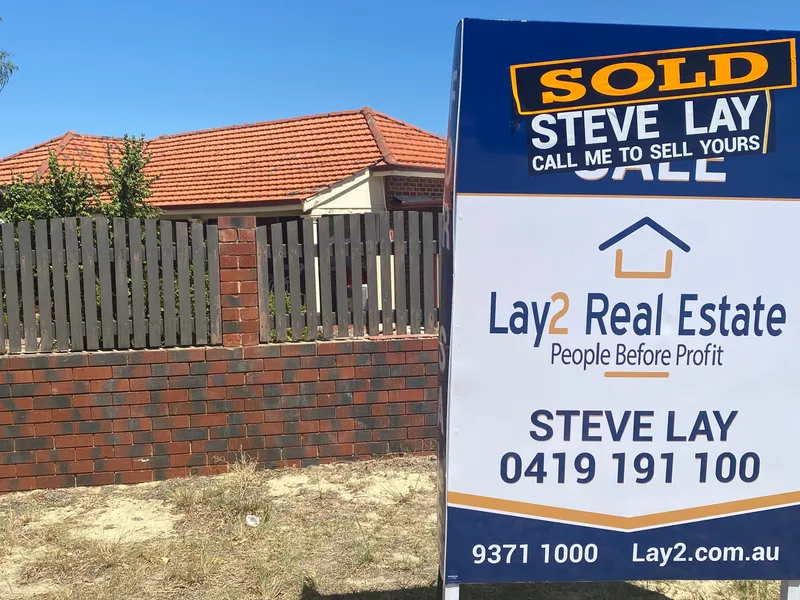 Brick Cottage on Corner 873sqm Block