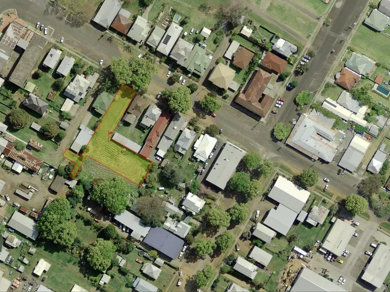 DEVELOP OR BUILD & RESIDE (STCA).ADJOINS CBD.