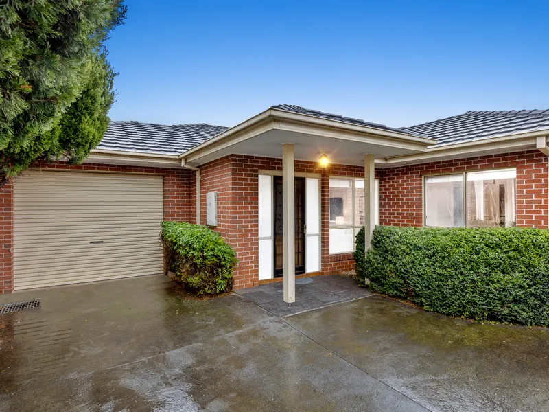 Over-sized Single-level Entertainer With Contemporary Appeal